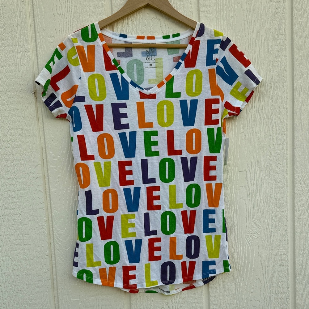 New York & Company Multicolor Love Print V Neck Cotton Tshirt Women’s Size M New